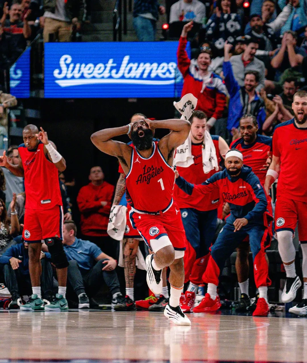 九游体育APP下载包含关键时刻突围战来临，洛杉矶快船围绕德国杯复出首秀，底气十足，身体对抗强度拉满的词条