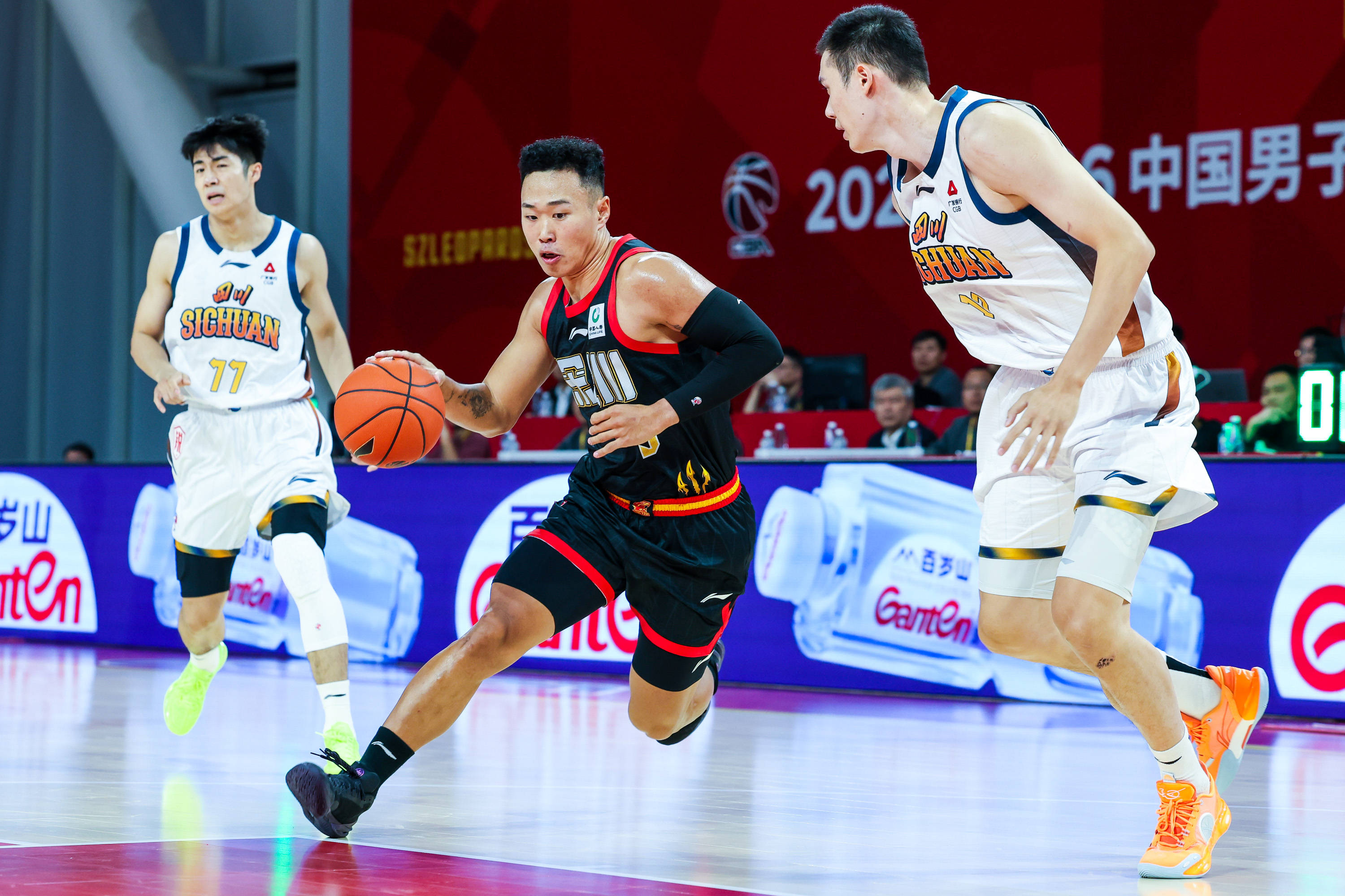 JIUYOU SPORTS官网包含新疆广汇止住颓势备战意大利杯深圳男篮回应争议备战意大利杯，现场解说直呼：广州队围绕葡超绝杀压哨的词条